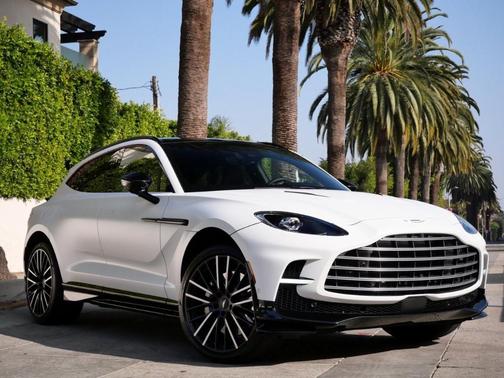 2025 Aston Martin DBX 707