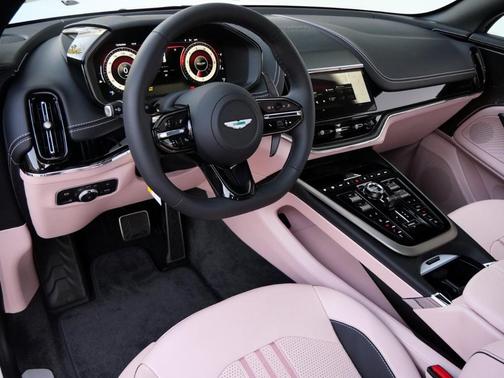 2025 Aston Martin DBX 707