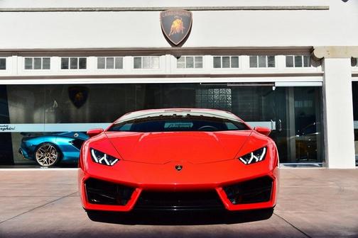 Photo 2 of 21 of 2019 Lamborghini Huracan LP580-2