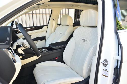 2022 Bentley Bentayga V8
