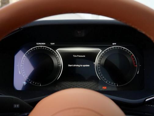 2025 Aston Martin DBX 707