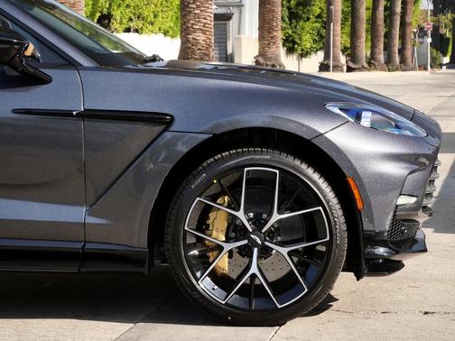 2025 Aston Martin DBX 707