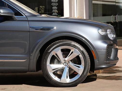 2023 Bentley Bentayga V8