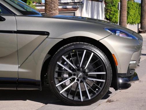 2026 Aston Martin DBX 707