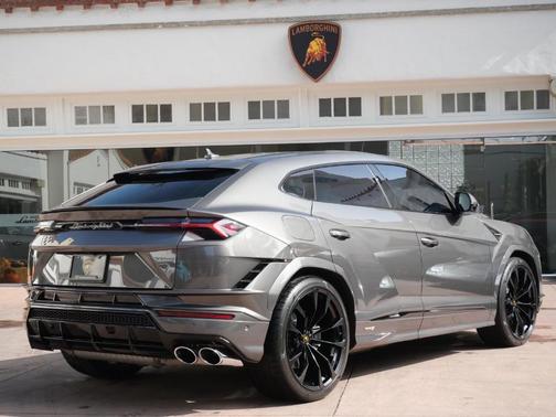 2024 Lamborghini Urus S