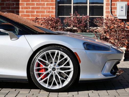 2023 McLaren GT Base