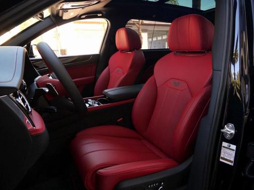 2025 Bentley Bentayga V8