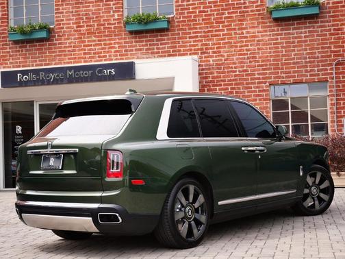 Sequoia Green 2023 Rolls-Royce Cullinan