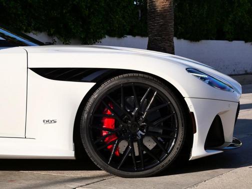 2023 Aston Martin DBS