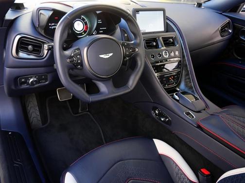 2023 Aston Martin DBS