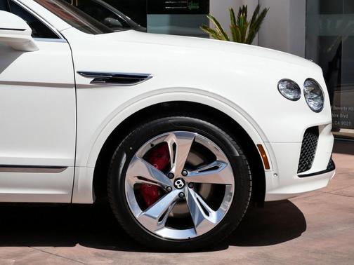 2025 Bentley Bentayga V8