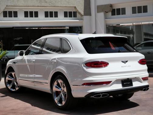 2025 Bentley Bentayga V8