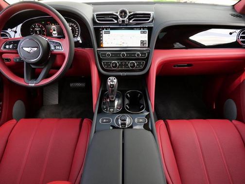 2025 Bentley Bentayga V8