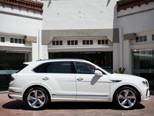 2025 Bentley Bentayga V8