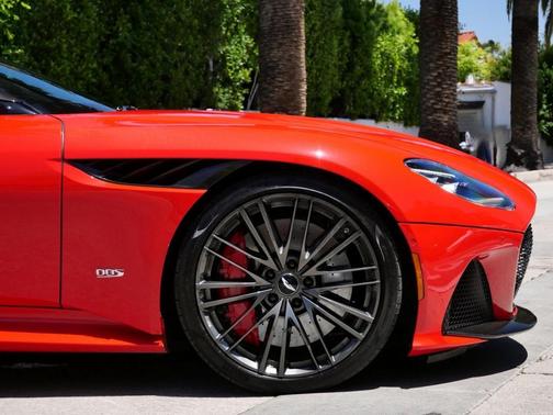 2023 Aston Martin DBS VOLANTE