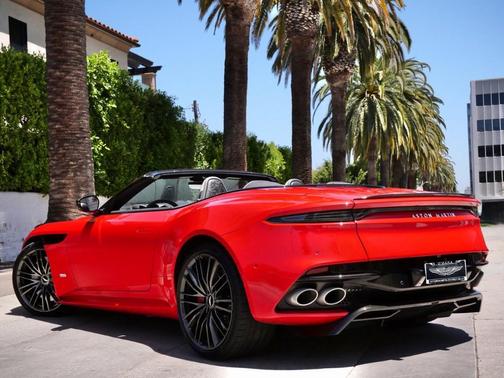 2023 Aston Martin DBS VOLANTE