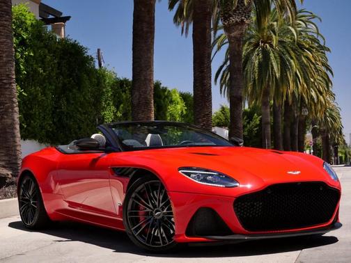 2023 Aston Martin DBS VOLANTE