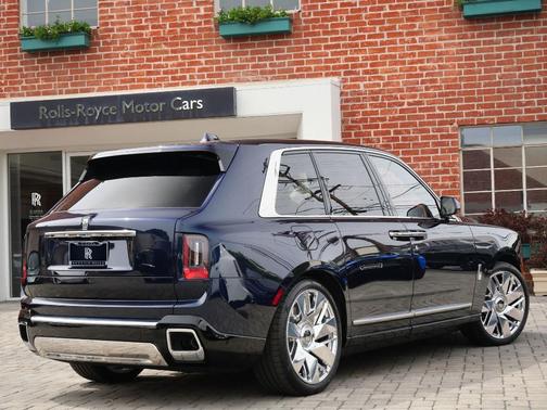 Midnight Sapphire 2026 Rolls-Royce Cullinan