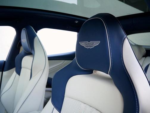 2025 Aston Martin DBX 707