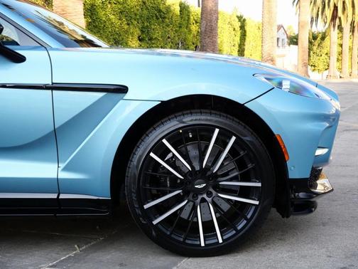 2025 Aston Martin DBX 707