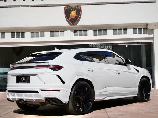 2022 Lamborghini Urus