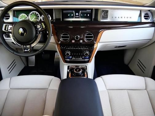 Jubilee Silver 2023 Rolls-Royce Phantom