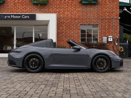 2025 Porsche 911 Targa 4 GTS