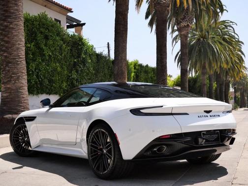 2025 Aston Martin DB12