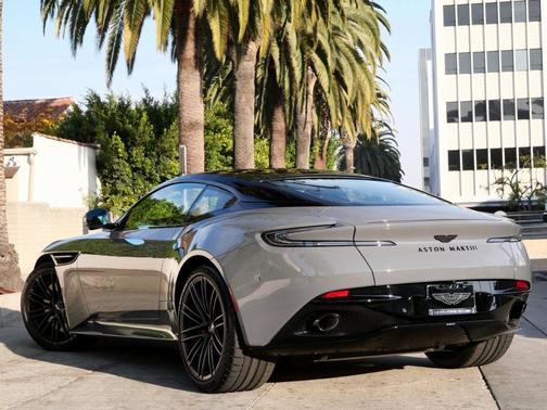 2025 Aston Martin DB12