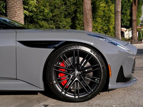 2025 Aston Martin DB12