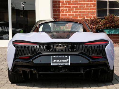 2025 McLaren Artura Performance