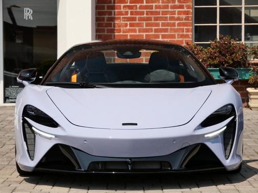2025 McLaren Artura Performance