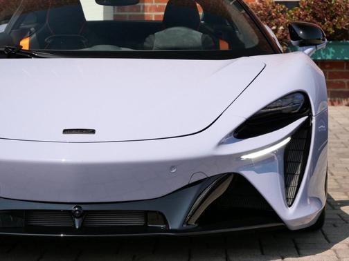 2025 McLaren Artura Performance