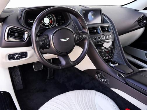 2022 Aston Martin DB11 V8
