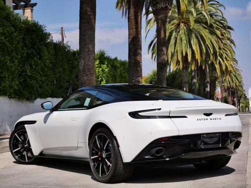 2022 Aston Martin DB11 V8