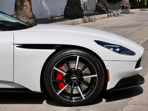 2022 Aston Martin DB11 V8