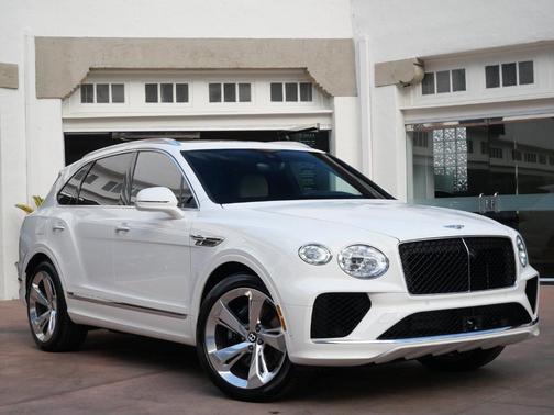 Glacier White 2025 Bentley Bentayga V8
