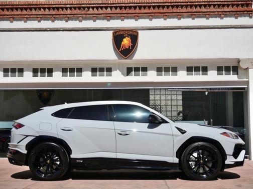 2024 Lamborghini Urus S