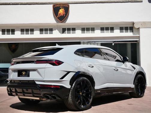 2024 Lamborghini Urus S