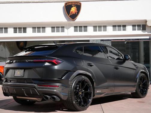 2024 Lamborghini Urus Performante