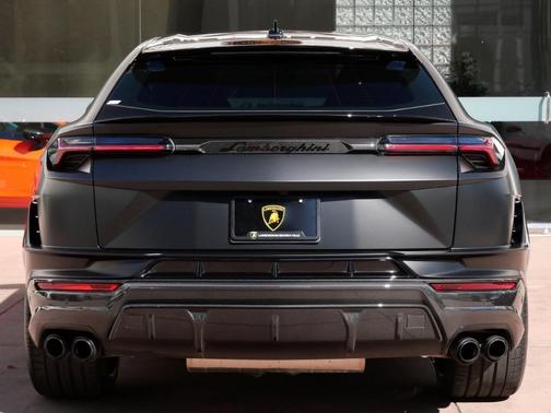 2024 Lamborghini Urus Performante
