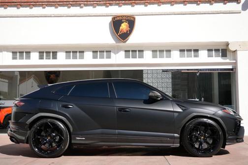 2024 Lamborghini Urus Performante