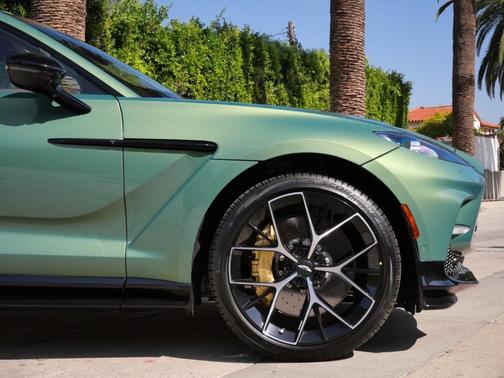 2025 Aston Martin DBX 707