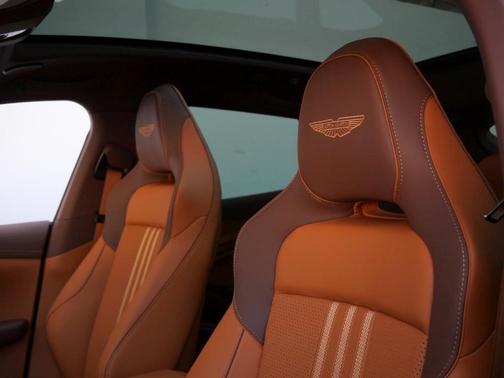 2025 Aston Martin DBX 707