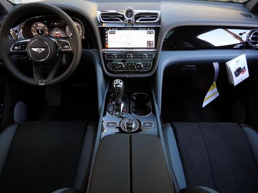 2025 Bentley Bentayga V8