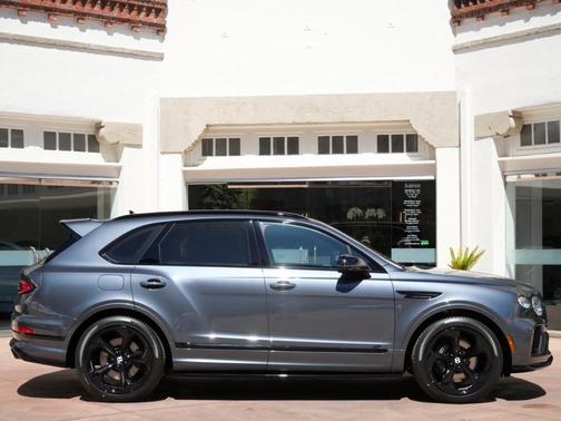 2025 Bentley Bentayga V8