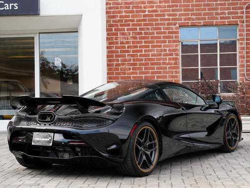 2025 McLaren 750S 