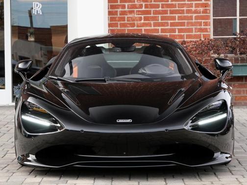 2025 McLaren 750S 