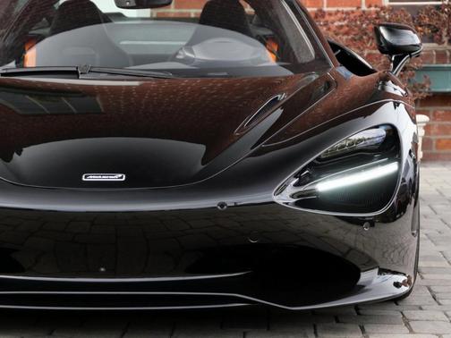 2025 McLaren 750S 