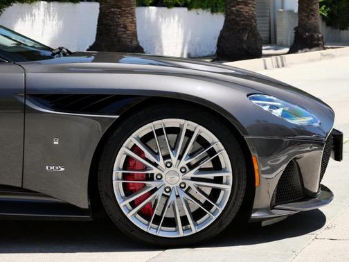 2023 Aston Martin DBS VOLANTE